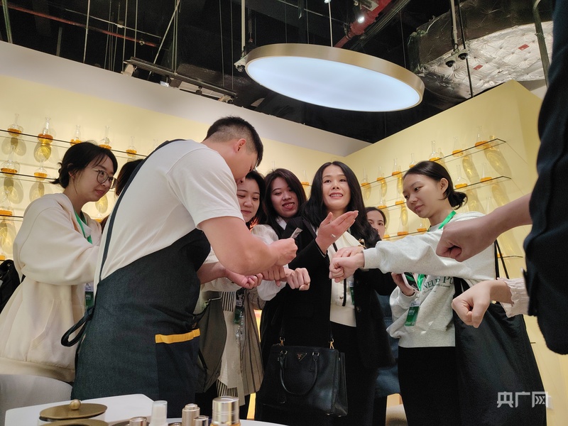 媒体海棠行：见证多元魅力 共绘发展新画卷(图7)