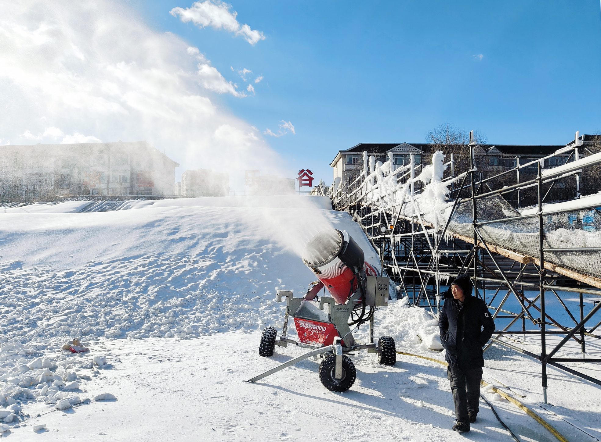 延吉冰雪欢乐谷建设正酣