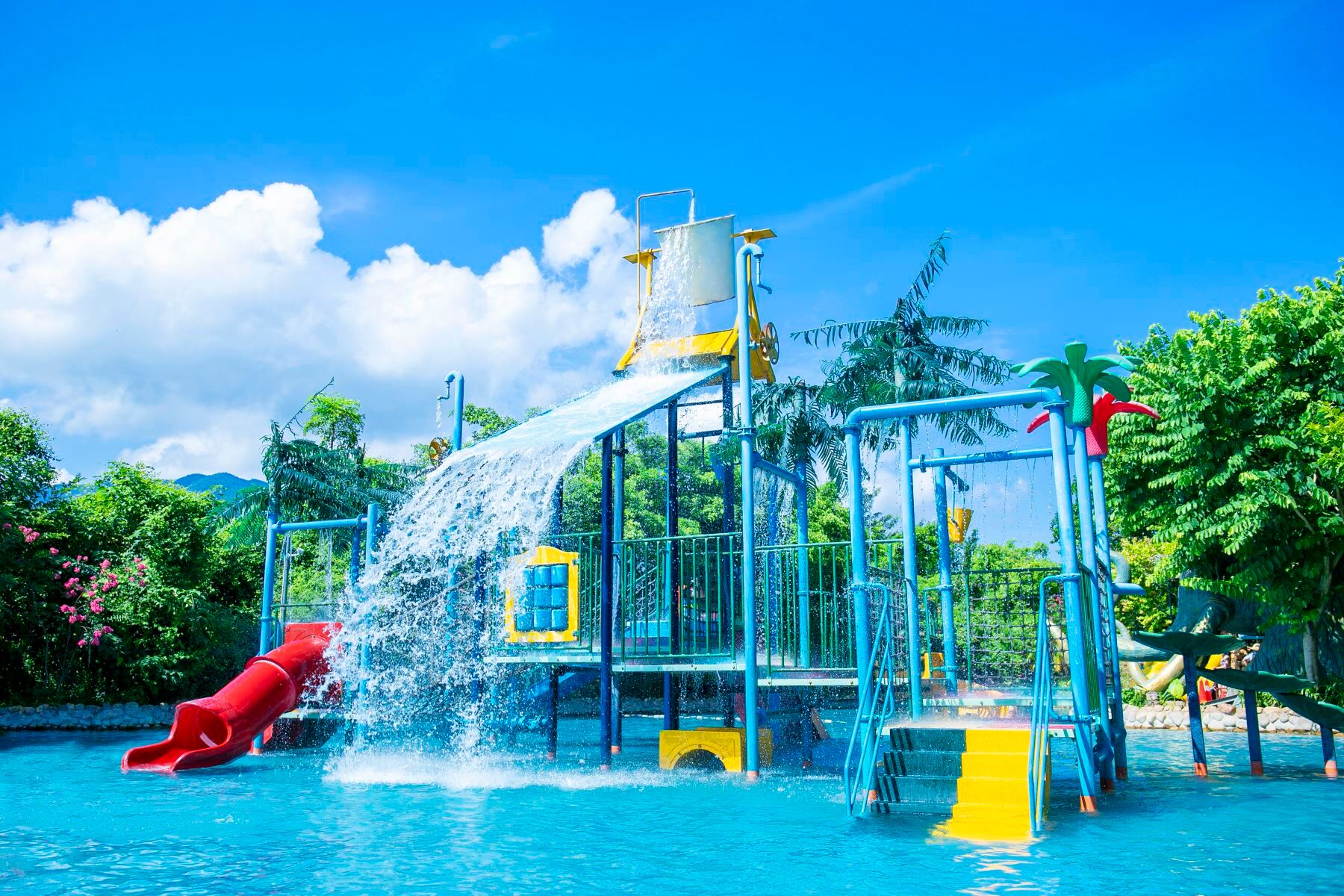 陕西汉中：龙头山第六届云端冰雪季启幕