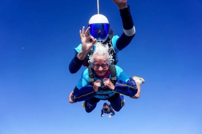 瞬间记录永恒：影像讲述2024年的爱与悲伤毁灭与重生(图11)