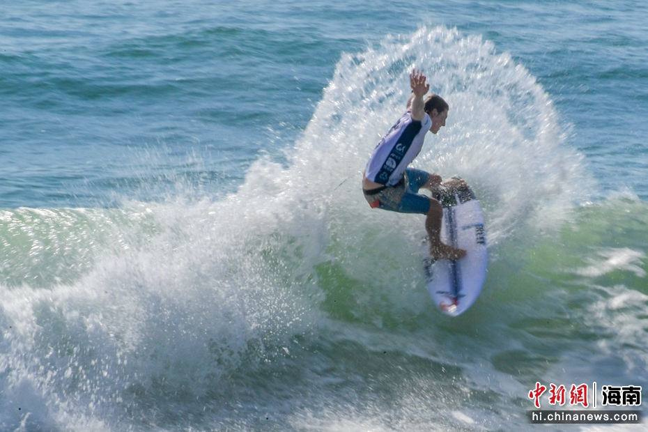 万宁国际冲浪大赛盛况空前冲浪与摄影爱好者齐聚日月湾