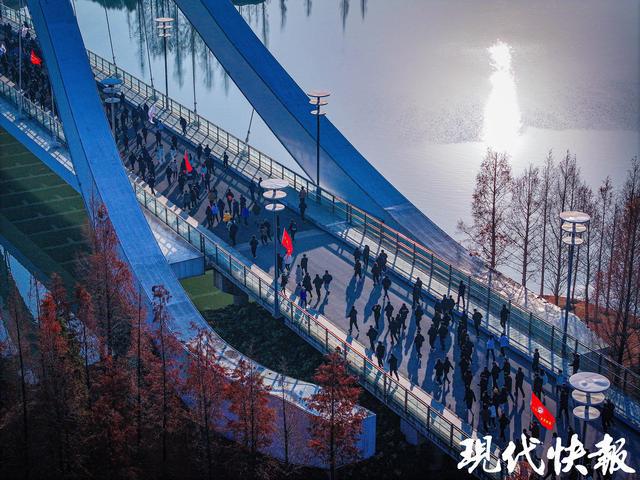 奔跑展活力扬州举行2025元旦迎新长跑(图2)