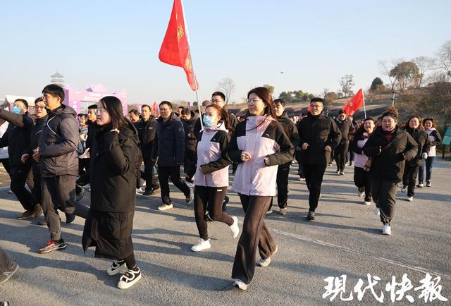 奔跑展活力扬州举行2025元旦迎新长跑(图3)
