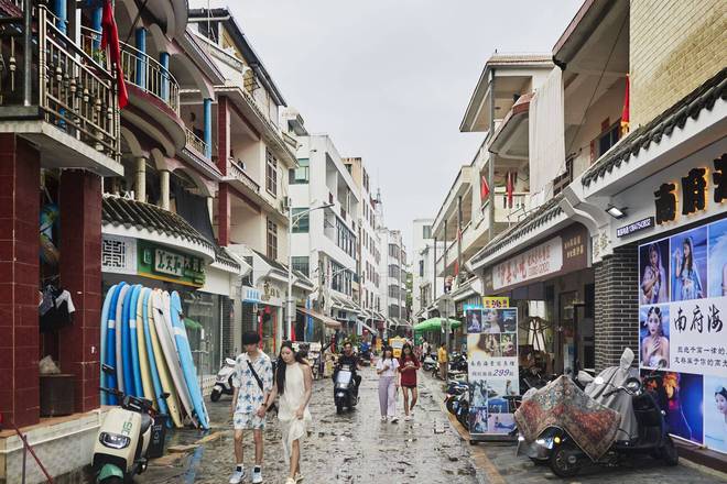 三亚后海村被誉为“中国冲浪第一村”深受年轻人们的喜爱(图5)