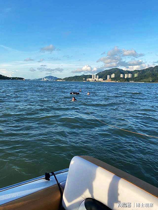 32岁空姐三亚冲浪遭猥亵：多次被压抠私密处现场曝光女方发声(图4)