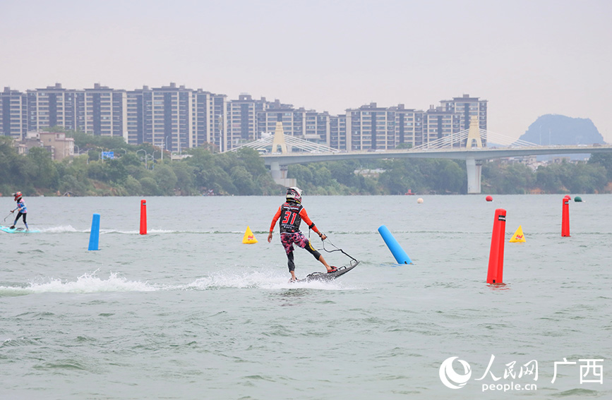 柳州举行电动冲浪板公开赛(图3)