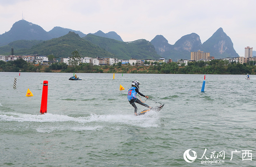 柳州举行电动冲浪板公开赛