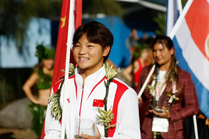 15岁四川凉山女孩完成中国冲浪奥运首秀！她9岁前没见过大海