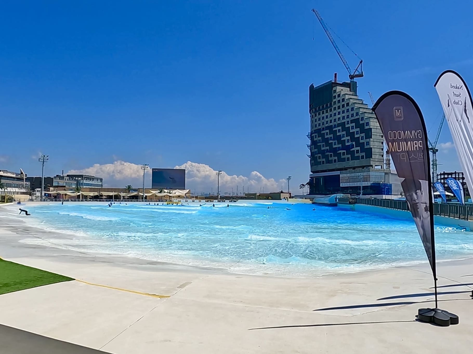 重庆队在2024年全国冲浪冠军赛中获得2块银牌