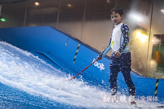 申动·暑假动起来｜站上冲浪板感受“浪花一朵朵”