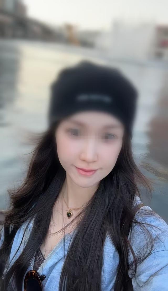 32岁前空姐称在三亚冲浪时遭教练猥亵官方通报女方照片流出(图2)