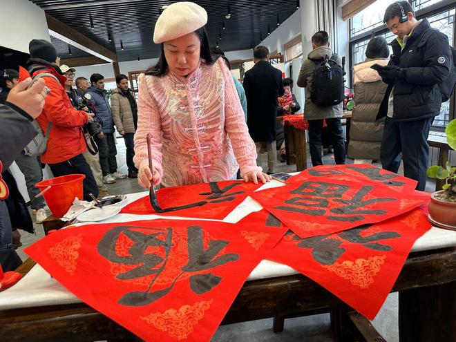 古风国潮非遗元素满满灵蛇献祥瑞好景好玩好乐趣