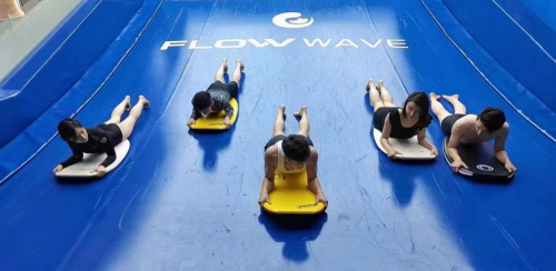 室内冲浪新玩法不用奔赴大海玩转滑板冲浪带你了解一项新兴的体育项目在全国迅速走红(图5)