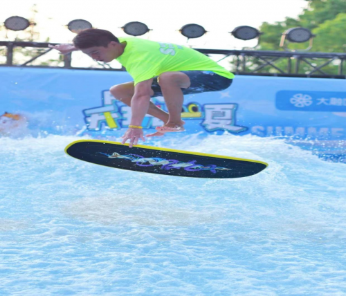 室内冲浪新玩法不用奔赴大海玩转滑板冲浪带你了解一项新兴的体育项目在全国迅速走红(图8)