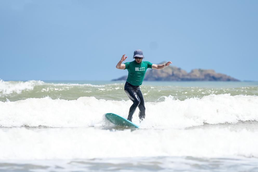 阳光、海浪、弄潮儿 海洋运动会冲浪赛举办