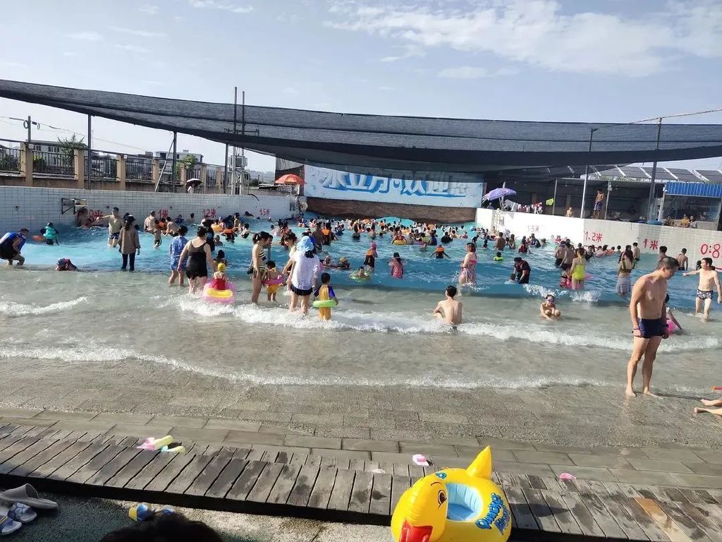 2024主题公园年报｜去乐园化与重IP并行主题公园轻资产风渐起