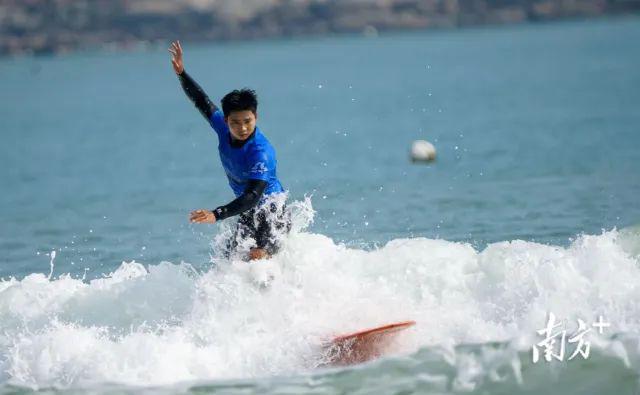 冲浪、帆板、冬泳……来汕头冬日也能“浪”起来(图2)