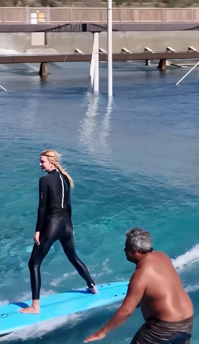 伊万卡开心玩冲浪又瘦又美无一丝赘肉远离政坛生活照样精彩(图8)