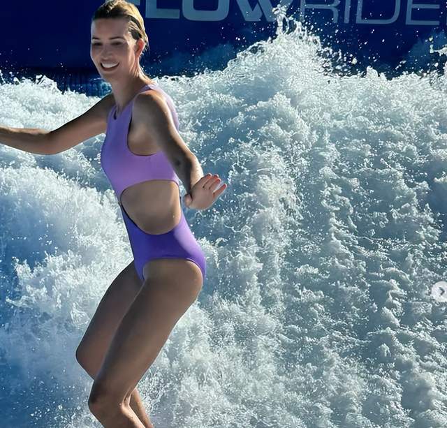 伊万卡开心玩冲浪又瘦又美无一丝赘肉远离政坛生活照样精彩(图11)