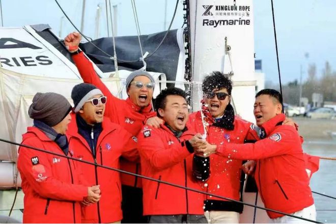 兴轮助力！共同见证中国船长登顶“海上珠峰” 航运界