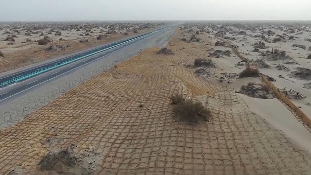 塔克拉玛干锁边是怎样做到的？意义是什么？(图10)