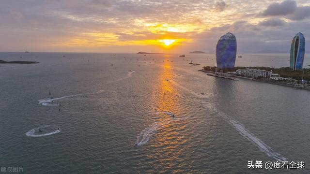 三亚湾海域春日盛景：游艇冲浪成新宠错峰游客乐享海天盛宴！(图2)
