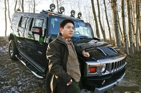 刘强东与雷军：冰上漂移与沙漠冲浪霸总们的越野车库太惊艳！(图15)