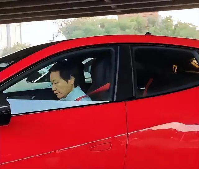 刘强东与雷军：冰上漂移与沙漠冲浪霸总们的越野车库太惊艳！(图41)