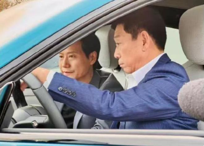 刘强东与雷军：冰上漂移与沙漠冲浪霸总们的越野车库太惊艳！(图38)