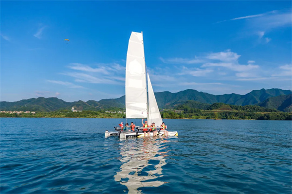 「浙江帆船」2024杭州千岛湖星空冲浪夏令营（7天）电动冲浪板、豪华游艇尾波、帆船体验(图11)