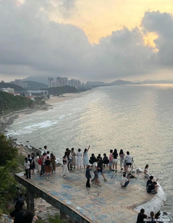 广东阳江海陵岛封闭6年的废弃景区：游客翻墙从3米高坠落悬崖(图12)
