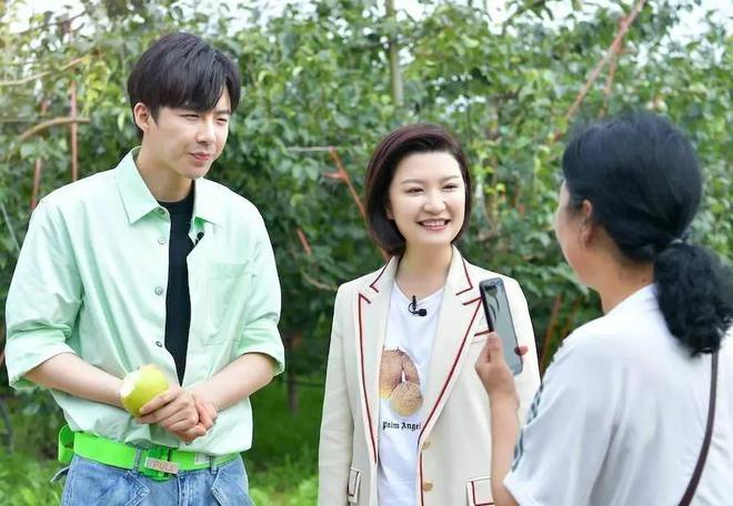东方卫视一姐陈蓉因“寿宴门”身败名裂今低调嫁海归结婚生子(图5)