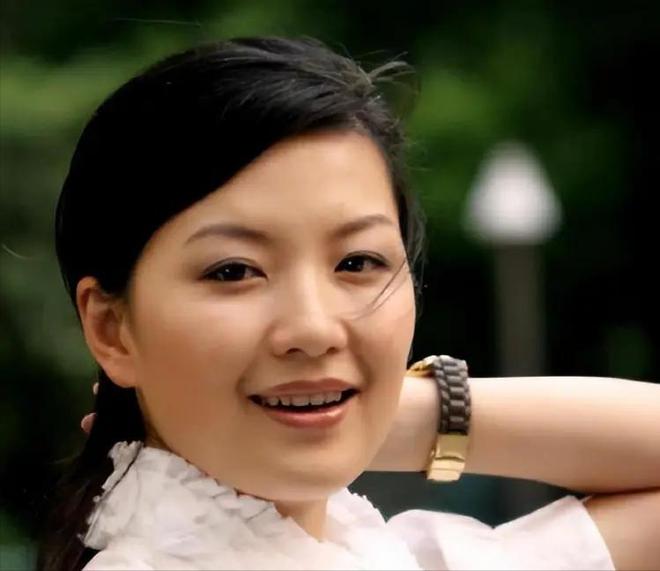 东方卫视一姐陈蓉因“寿宴门”身败名裂今低调嫁海归结婚生子(图9)