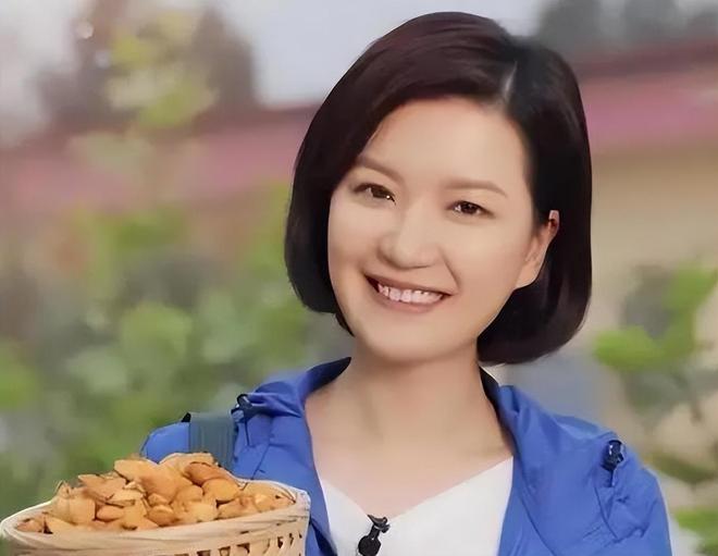 东方卫视一姐陈蓉因“寿宴门”身败名裂今低调嫁海归结婚生子(图7)