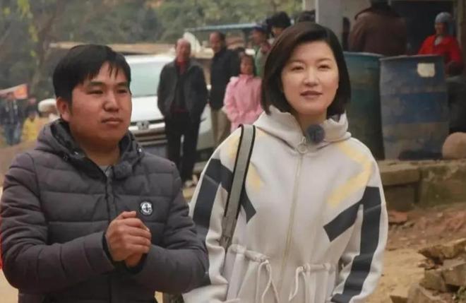 东方卫视一姐陈蓉因“寿宴门”身败名裂今低调嫁海归结婚生子(图15)