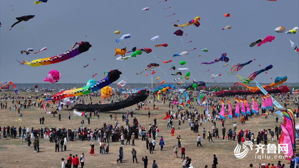第21届世界风筝锦标赛在潍坊滨海区开赛