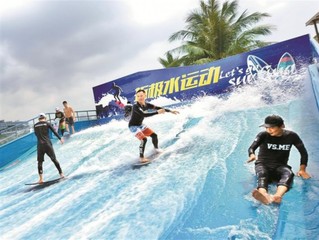 夏日来临这座滨海小城吸引众多年轻人打卡……(图1)