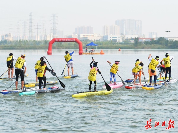 水上运动、水上玩乐花样百出百湖之城激起亲水消费新活力(图2)