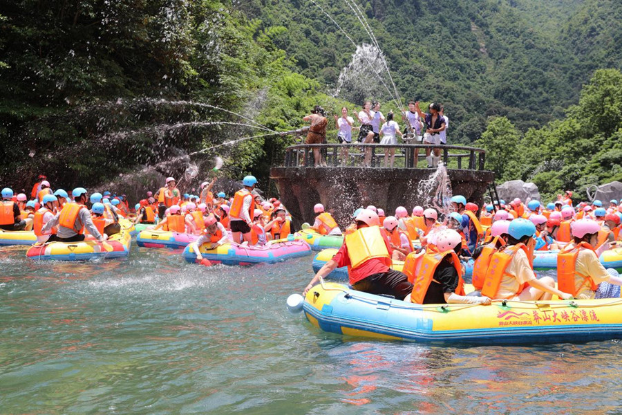 来湖南宜章莽山 体验22℃自然清凉游的夏天(图2)