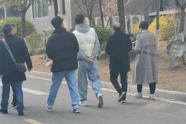 裸の三姉妹淫交日本言情片免费完整版9527影视网(图2)