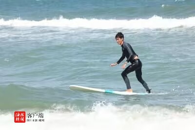 “浪动万宁 小白上板” 青年沉浸体会家乡好活动开幕(图2)