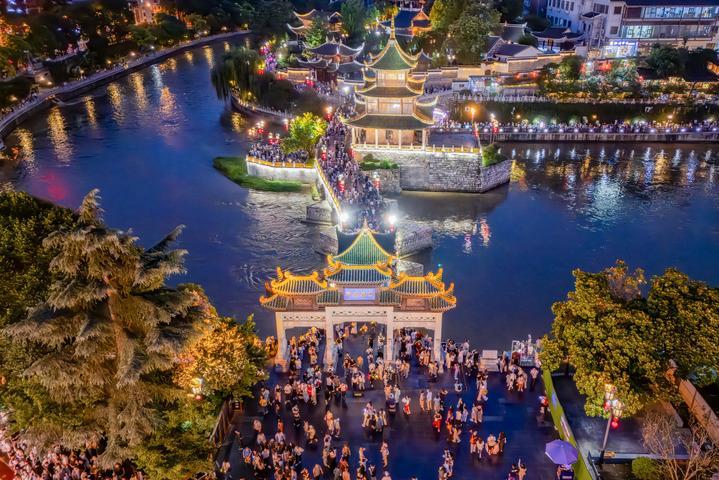人气旺 文旅热 消费兴——中国暑期经济热力四射(图11)