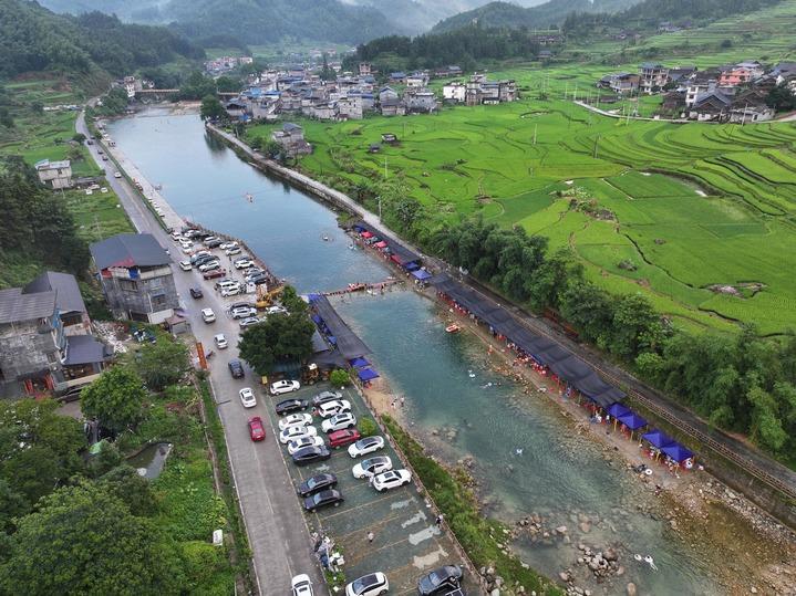 人气旺 文旅热 消费兴——中国暑期经济“热”力四射(图6)