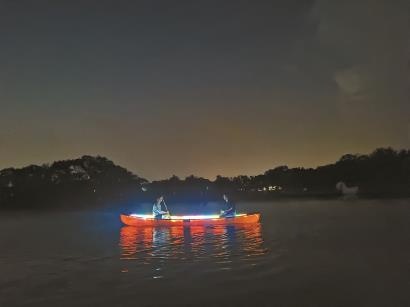划桨板玩皮划艇上海“水上经济”新场景(图2)