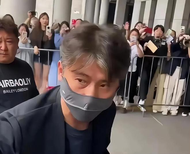 万万没想到！朱媛媛头七李乃文舞台缅怀被指责辛柏青无辜躺枪(图9)