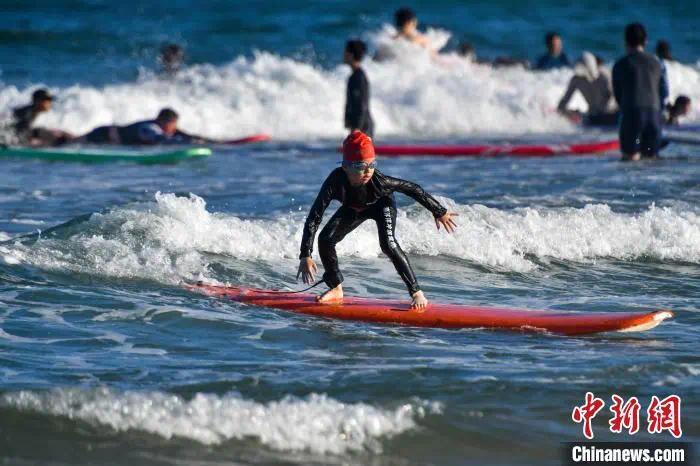 海钓、攀岩、冲浪！小众运动破圈带火青岛消费新赛道