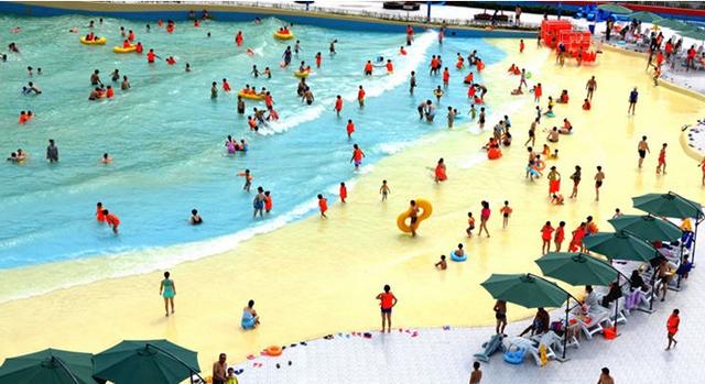 迪士尼拍照冲突真相：目击者称孩子误入镜头引发矛盾