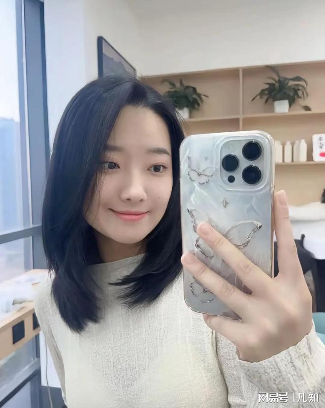 27岁女孩被蛇咬身亡后续：生活照曝光家属透露更多细节 官方通