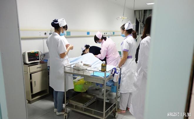 27岁女孩被蛇咬身亡后续：生活照曝光家属透露更多细节 官方通(图4)