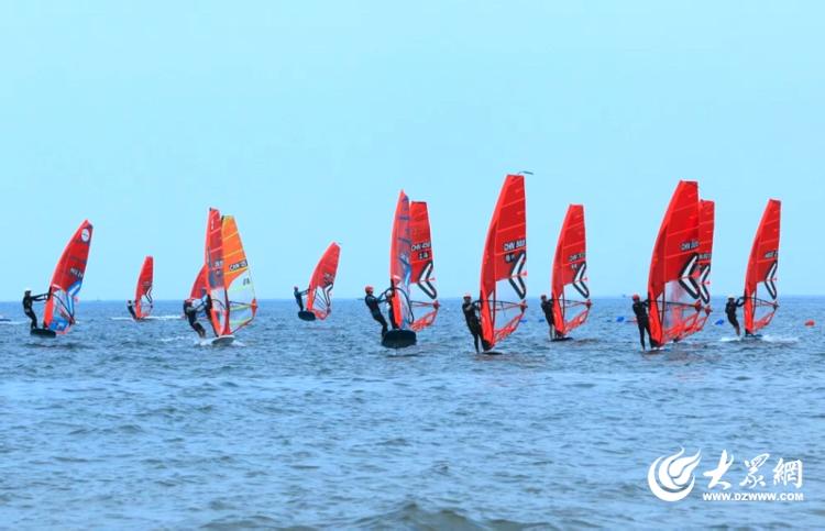 2025全国帆板冠军赛在烟台芝罘举办